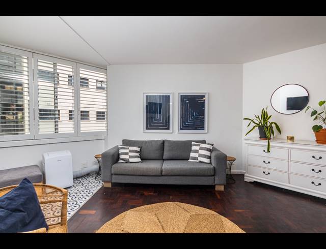 1 BEDROOM APARTMENT TO LET IN SEA POINT